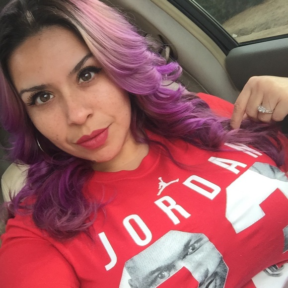 Profile Picture of Linda Shuey (@lshuey83) on Poshmark