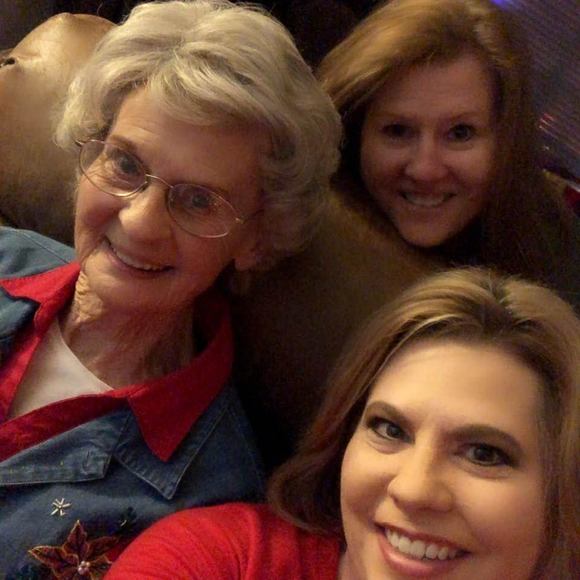 Profile Picture of Crystal Watts (@cryskelly7) on Poshmark