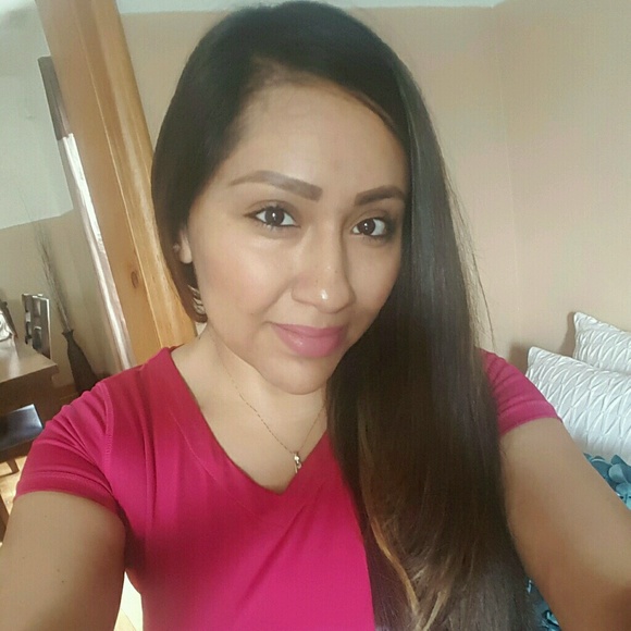 Profile Picture of Adriana Camacho (@adriana60623) on Poshmark