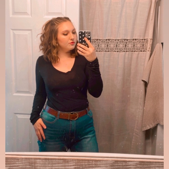 Profile Picture of Kate Leveque (@kaitlynring4) on Poshmark