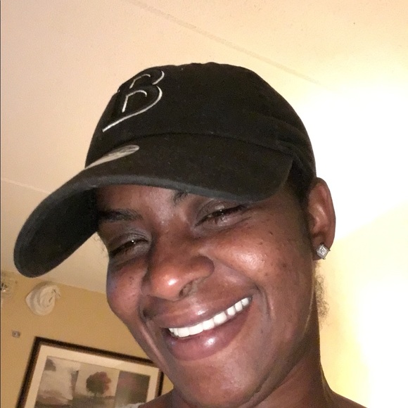 Profile Picture of Louann Quinton (@loulou889) on Poshmark