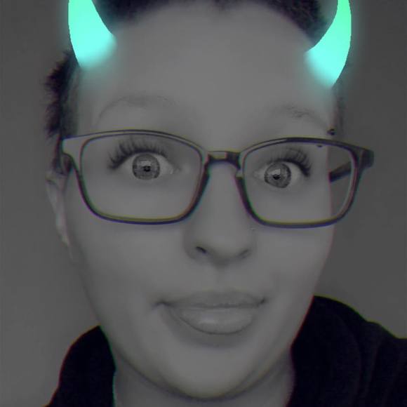 Samantha Sweaney - Poshmark Profile Picture of Samantha Sweaney (@mrssweaney) on Poshmark