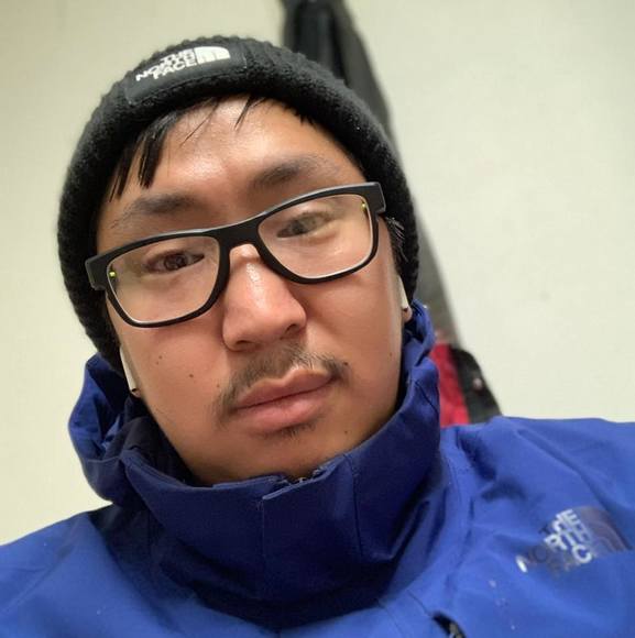 Profile Picture of Victor Onalik jr. (@vtonalikjr) on Poshmark