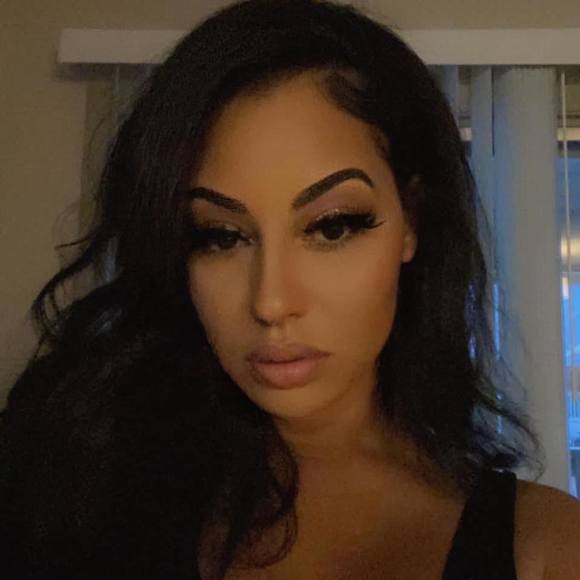 Profile Picture of Kerstin Goudelock (@kerstingoudeloc) on Poshmark