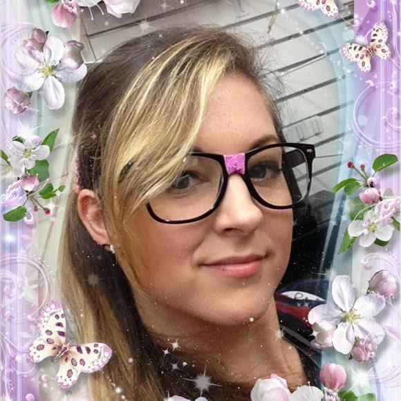 Profile Picture of Kelly Ledwidge (@laracroft82) on Poshmark