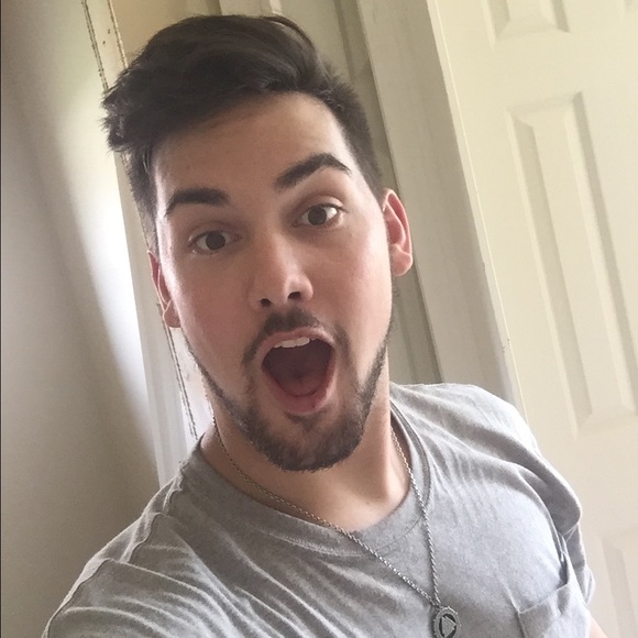 Profile Picture of Austin Husser (@husser25) on Poshmark