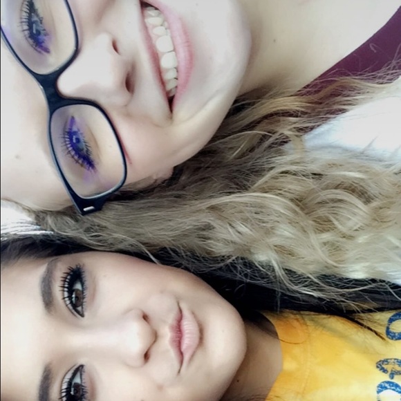 Profile Picture of Zoe Tuxhorn (@zoetuxhorn) on Poshmark