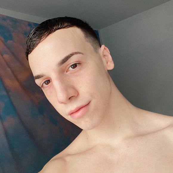 Profile Picture of Andrew Bonomolo (@andrewbonomolo) on Poshmark