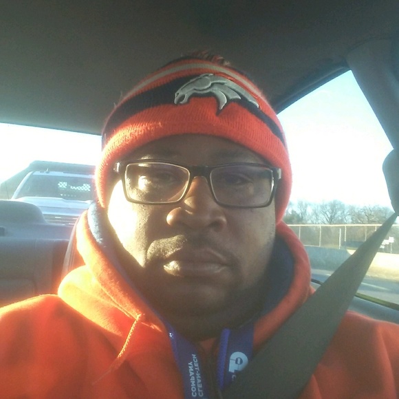 Profile Picture of Lorenzo Johnson (@lo7625) on Poshmark