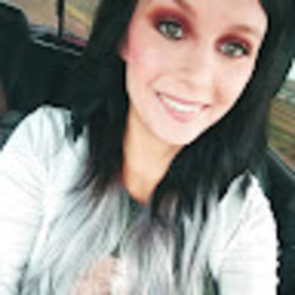 Brenna Wright - Poshmark Profile Picture of Brenna Wright (@brennawright961) on Poshmark