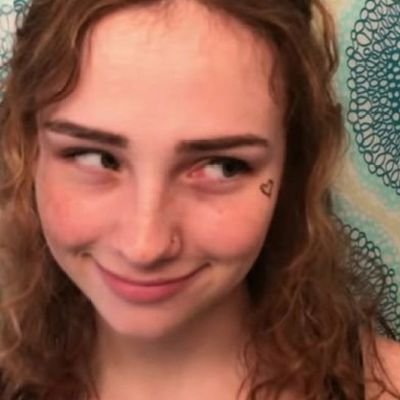 Profile Picture of Roselière  🌸 🍓 (@AmLarousse) on Twitter