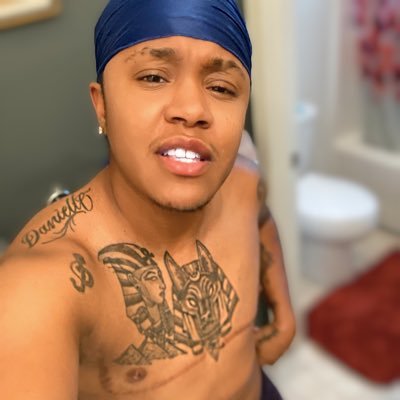 Profile Picture of Daniel Logan (@Sir_ShadesAlot) on Twitter