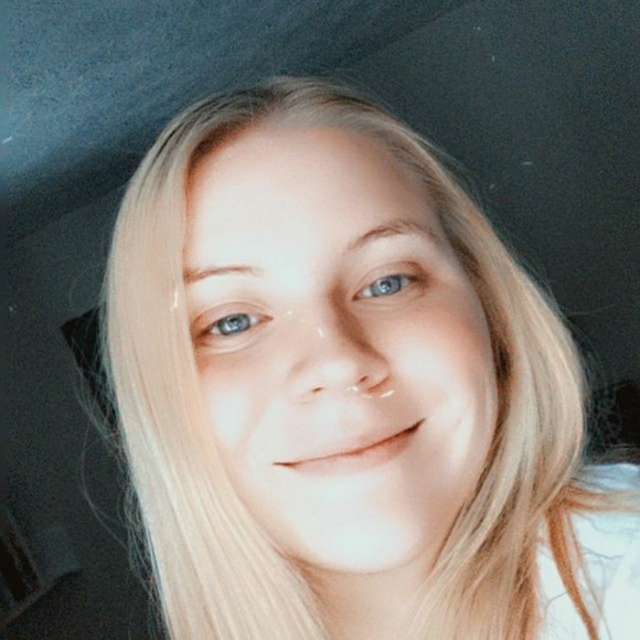 Profile Picture of Lexi Reeser (@reeserl) on Poshmark