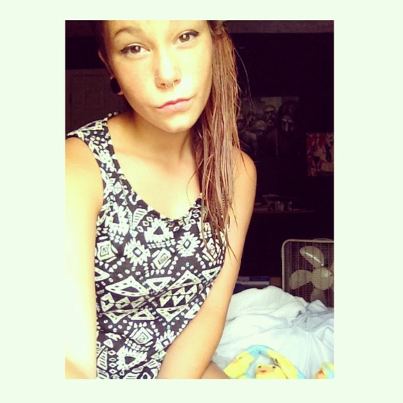 Profile Picture of Vanessa Vonsee (@vonseev) on Poshmark