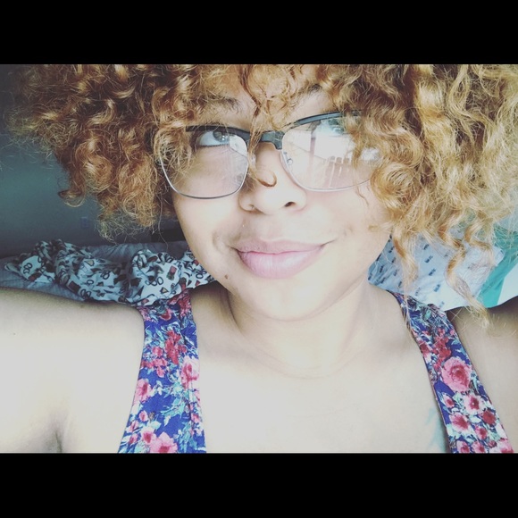 Profile Picture of Robyne Boyce (@robyne81) on Poshmark