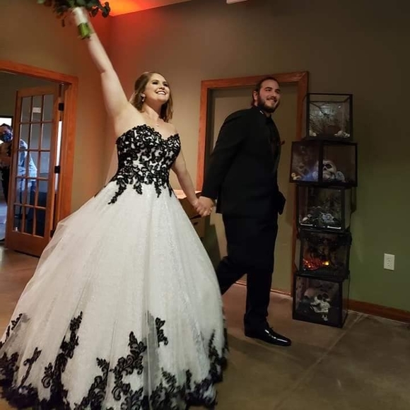 Profile Picture of Stefanie Campbell (@vampiress111) on Poshmark