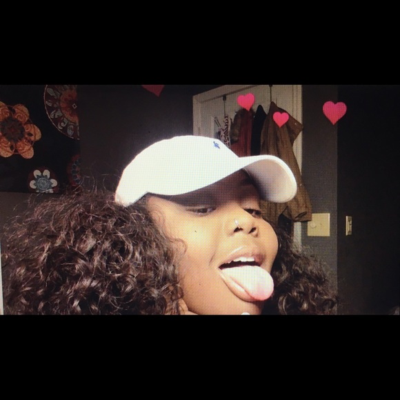 Profile Picture of Hannah Stepanek (@hannahrose103) on Poshmark