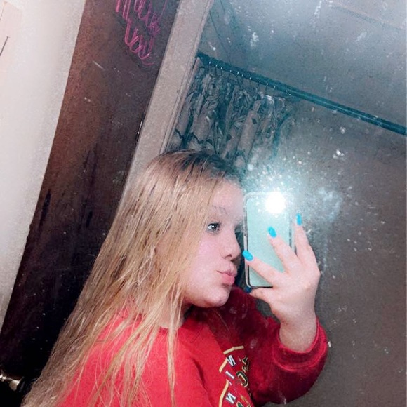 Profile Picture of Katelyn Gallimore (@katelyng826) on Poshmark