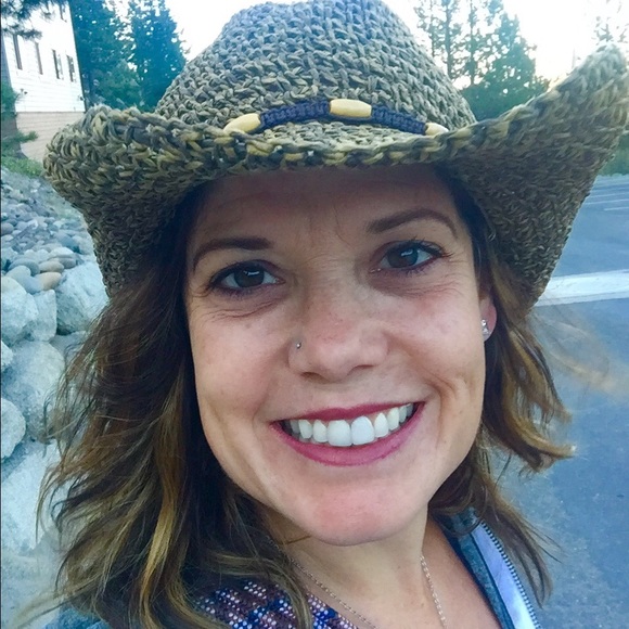 Profile Picture of Cindy Crain (@cindyrosecrain) on Poshmark