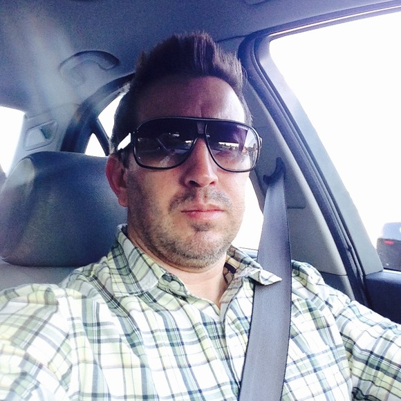 Profile Picture of Larry Calderon (@calderonlarry) on Poshmark