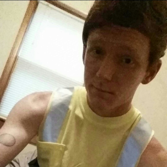 Profile Picture of Troy Hodge (@troyhodge_18) on Poshmark