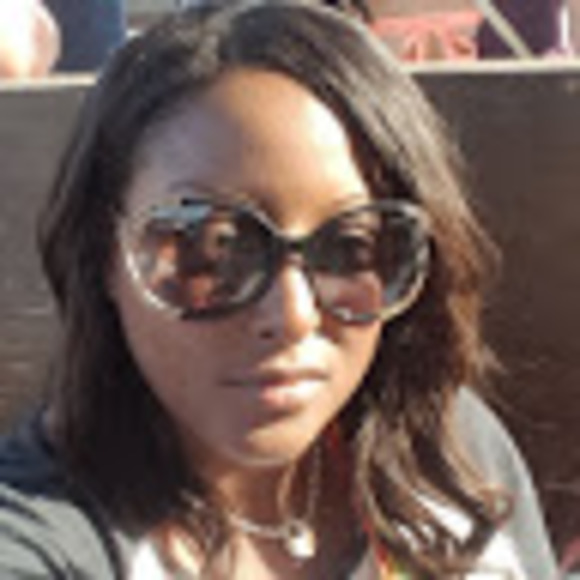Profile Picture of Talia Scott (@taliascott814) on Poshmark