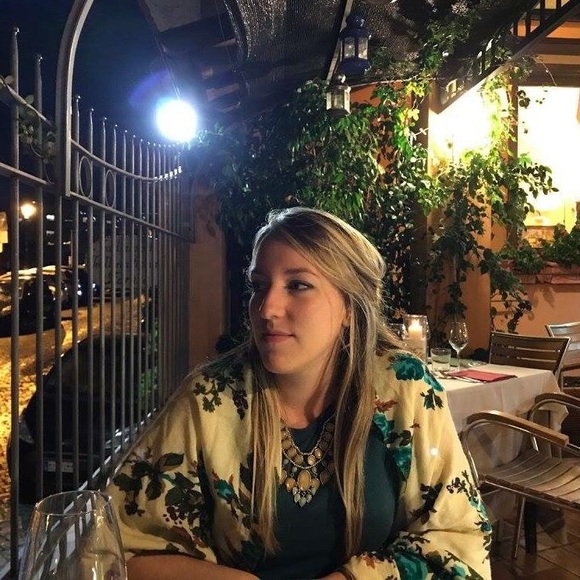 Profile Picture of Erin Stuvek (@estuvek) on Poshmark