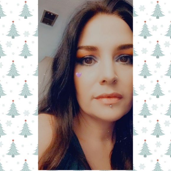 Profile Picture of Audra Lambert (@auds80) on Poshmark
