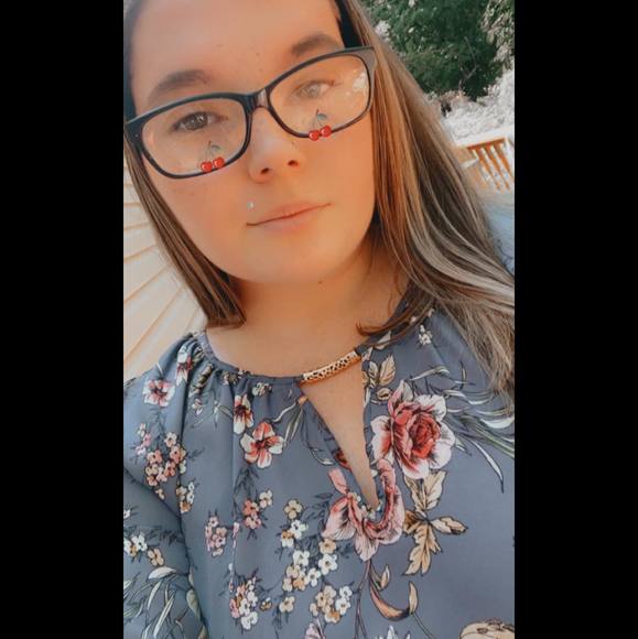 Profile Picture of Ashley Mincolla (@ashleymincolla) on Poshmark