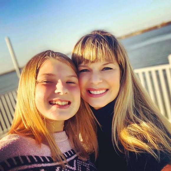 Profile Picture of Amanda Bayless (@amandagayle81) on Poshmark