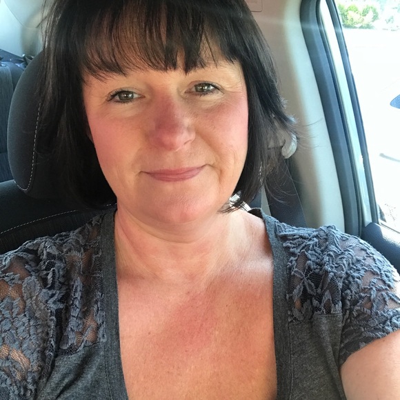 Profile Picture of Traci Posto (@traciposton) on Poshmark