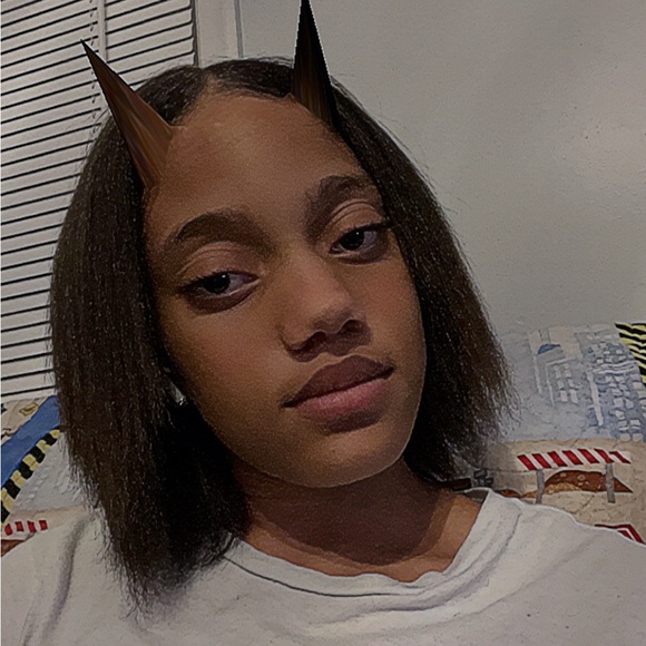 Profile Picture of Ariel Fulton (@arielfulton) on Poshmark