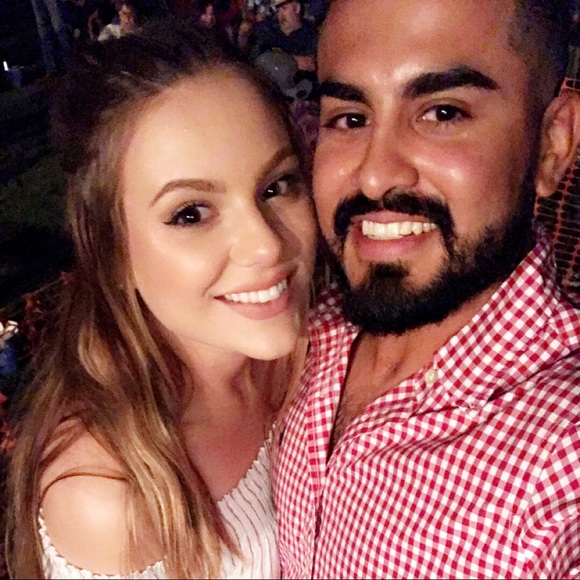 Profile Picture of Bailee Hankenson (@baileehankenson) on Poshmark