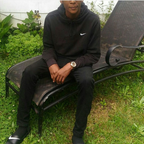 Profile Picture of Zackary Bledsoe (@zackdadon) on Poshmark