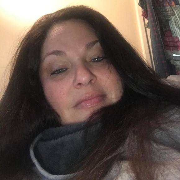 Profile Picture of Heather Needham (@lularn227) on Poshmark