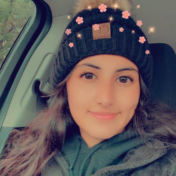 Profile Picture of Alexus Hinnenkamp (@a_hinnenkamp) on Poshmark