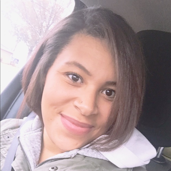 Profile Picture of Amber Mcelhone (@mcelhone18) on Poshmark