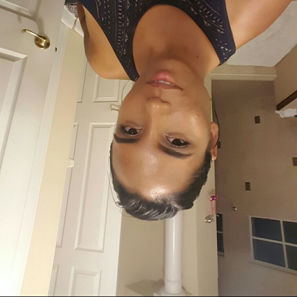 Profile Picture of Erika Anthony (@etanthony) on Poshmark