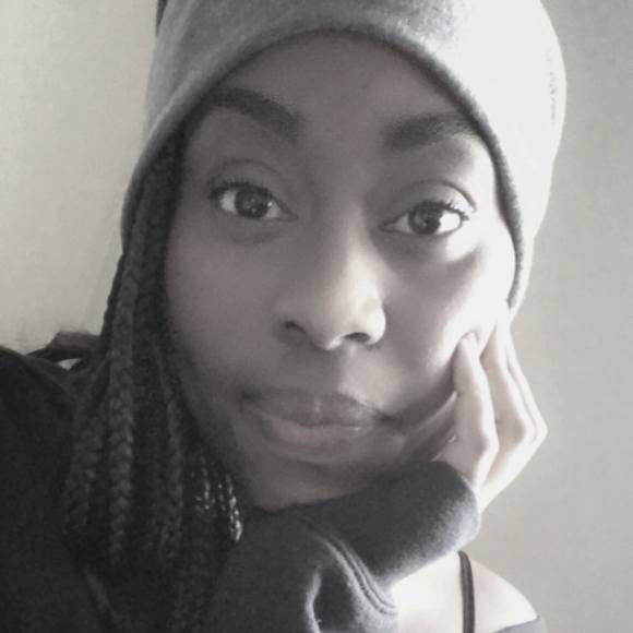 Profile Picture of Tia Reid (@bae615) on Poshmark