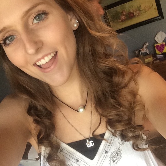 Profile Picture of Audrey Brooks (@audreyrbrooks33) on Poshmark