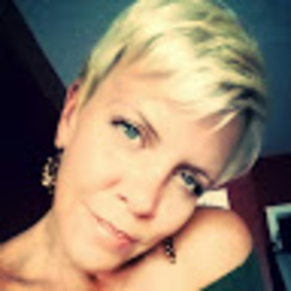 Profile Picture of Michelle Vanvorst (@justdreami) on Poshmark