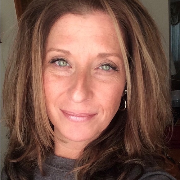 Profile Picture of Melissa Lucier (@mglucier) on Poshmark