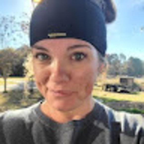 Profile Picture of Angela Gilbert (@angeladawn816) on Poshmark