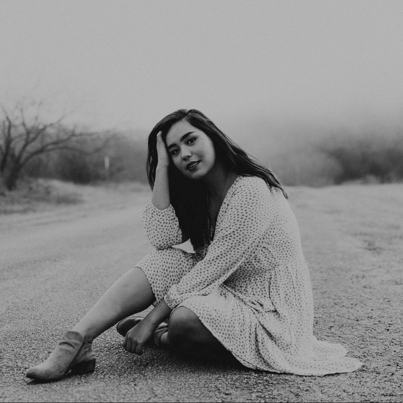 Profile Picture of Molly Wolnik (@mollyrozee) on Poshmark