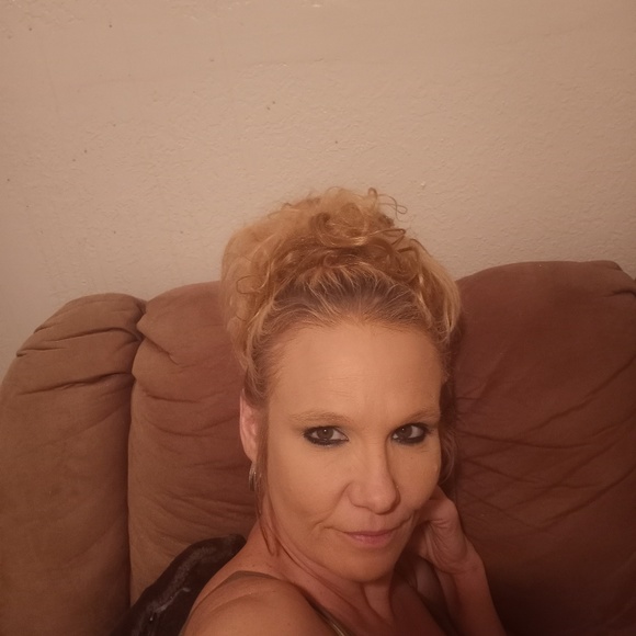 Profile Picture of Amber Duvall (@hambone78) on Poshmark