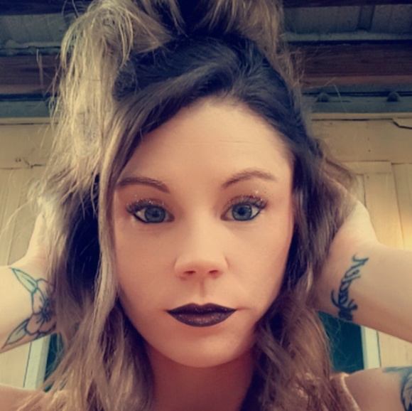 Profile Picture of Nikki Paysinger (@npaysinger) on Poshmark