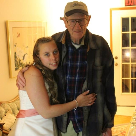 Profile Picture of Jessica Folino (@jessicalynnf22) on Poshmark