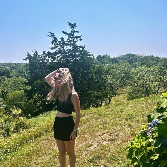 Profile Picture of Grace Lamoureux (@gracelam03) on Poshmark