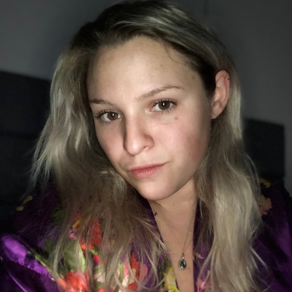 Profile Picture of Gianna Benamati (@giannabenamati) on Poshmark