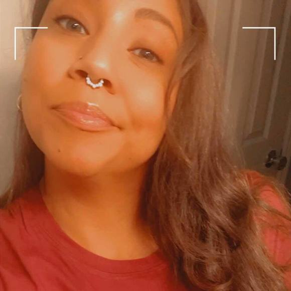 Profile Picture of Cicely Enyard (@cicely_e) on Poshmark